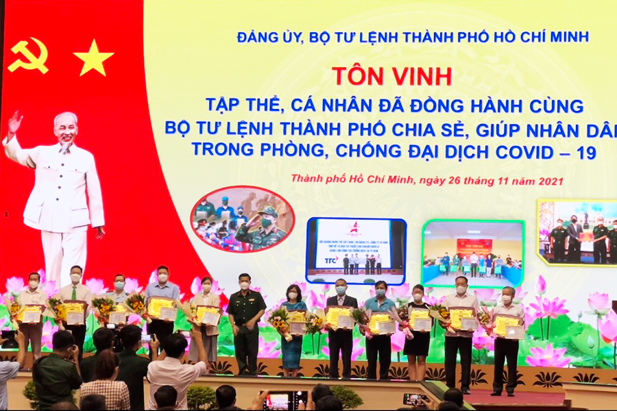 BỆNH VIỆN THẨM MỸ EMCAS VINH HẠNH NHẬN BẰNG KHEN XUẤT SẮC TRONG CÔNG TÁC CHỐNG DỊCH COVID-19
