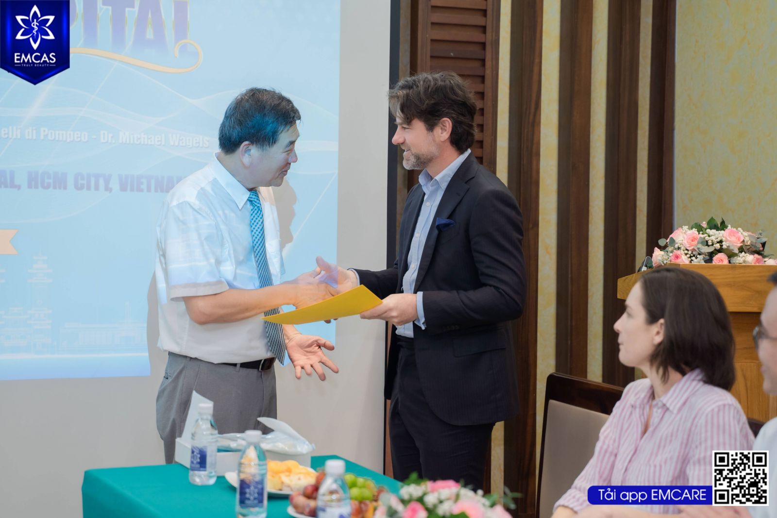 Bệnh Viện Thẩm Mỹ EMCAS chào đón các Báo cáo viên quốc tế đến thăm sau Hội nghị Khoa học PARS 2025