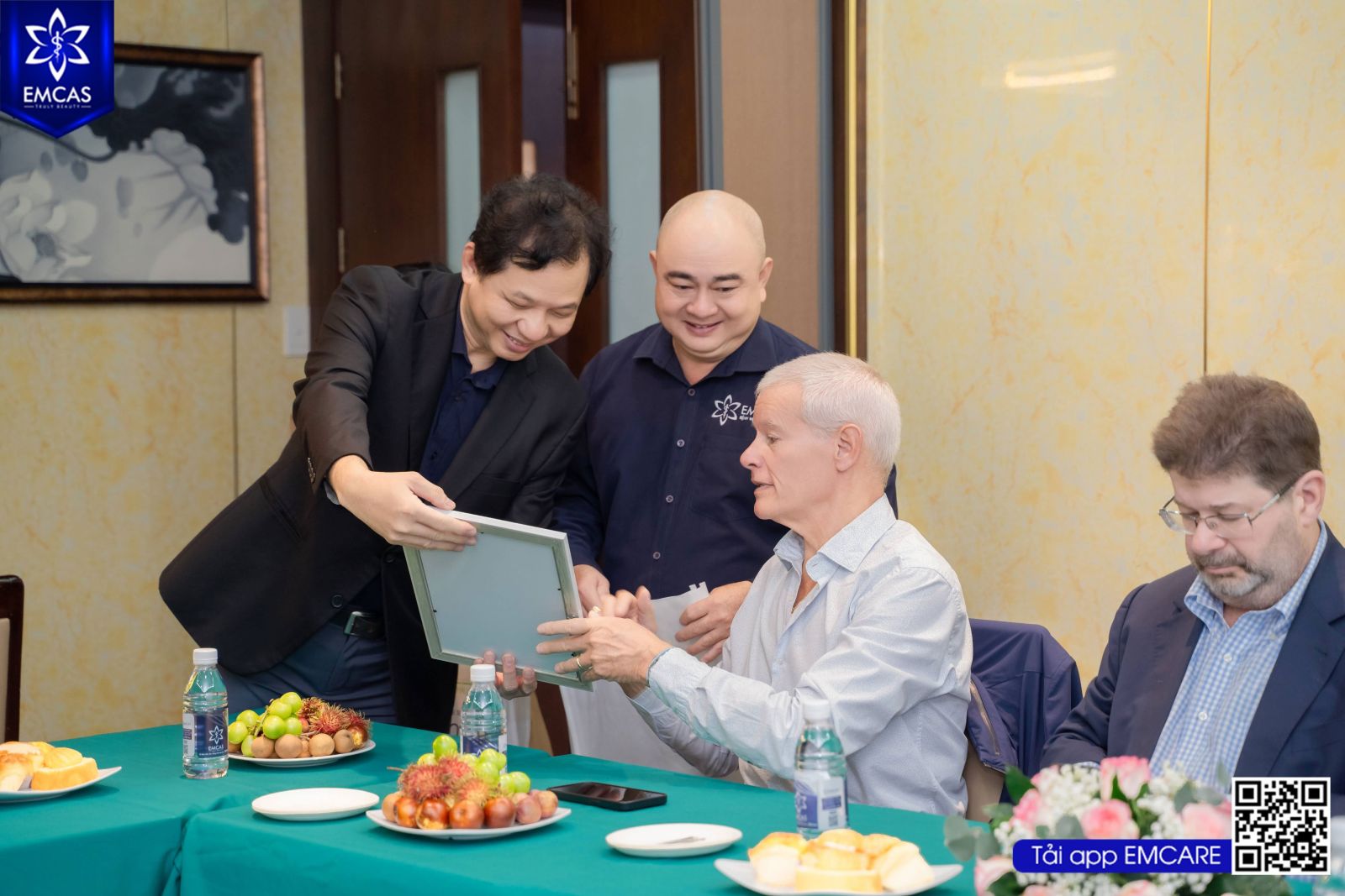 Bệnh Viện Thẩm Mỹ EMCAS chào đón các Báo cáo viên quốc tế đến thăm sau Hội nghị Khoa học PARS 2025