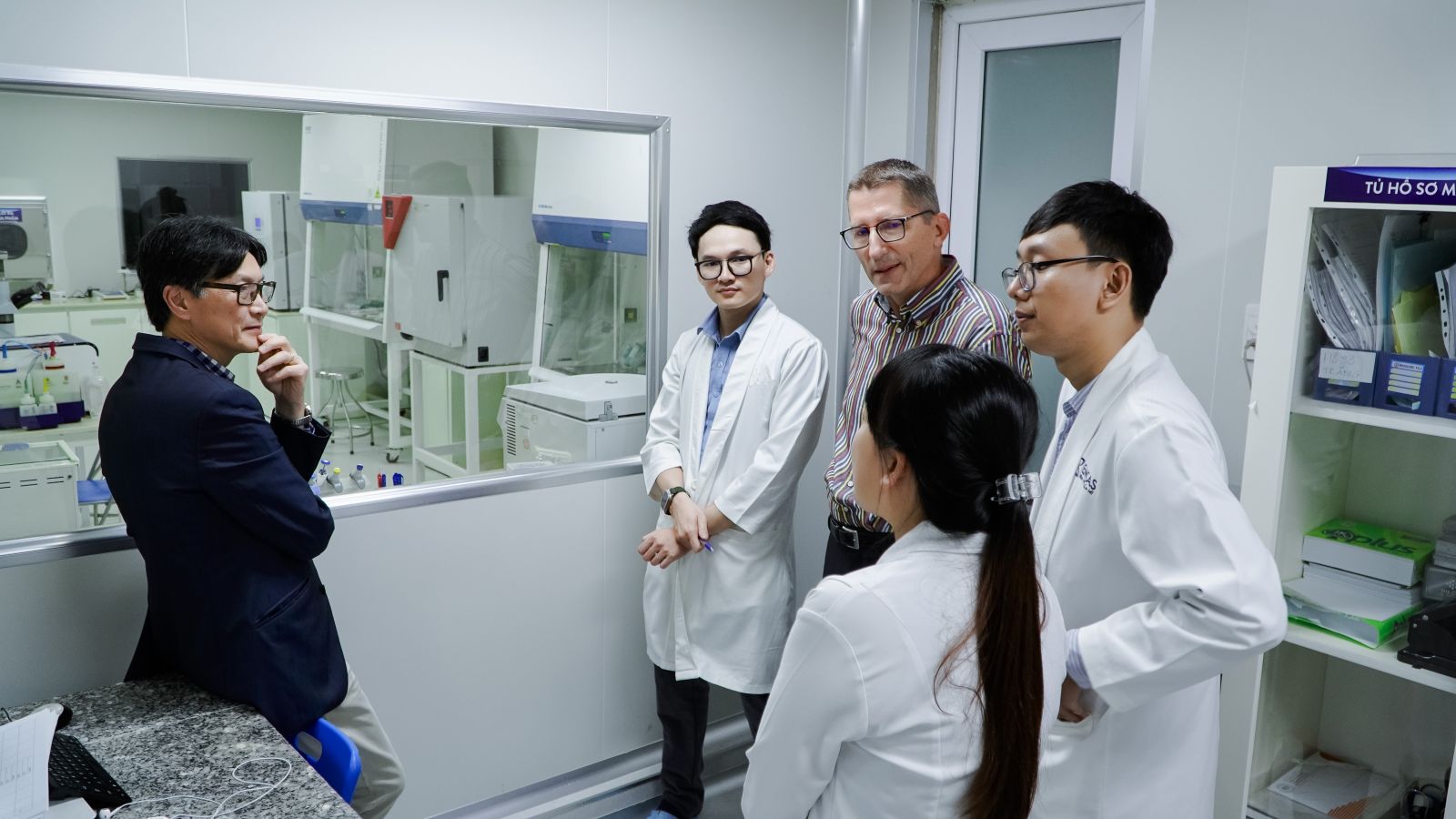 Bệnh Viện Thẩm Mỹ EMCAS Chào Đón Các Báo Cáo Viên Nước Ngoài Đến Thăm