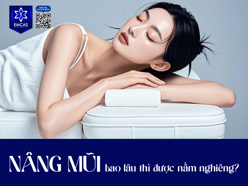 Trong khoảng 2–3 tuần đầu, bạn nên duy trì tư thế nằm ngửa, kê cao đầu bằng gối mềm để hạn chế sưng bầm và giúp mũi ổn định nhanh hơn.