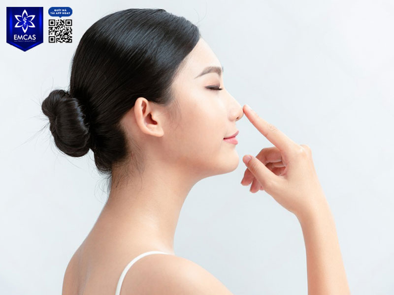 Dù không thể làm mũi cao lên như phẫu thuật, các bài tập này giúp sống mũi trông thon gọn hơn.