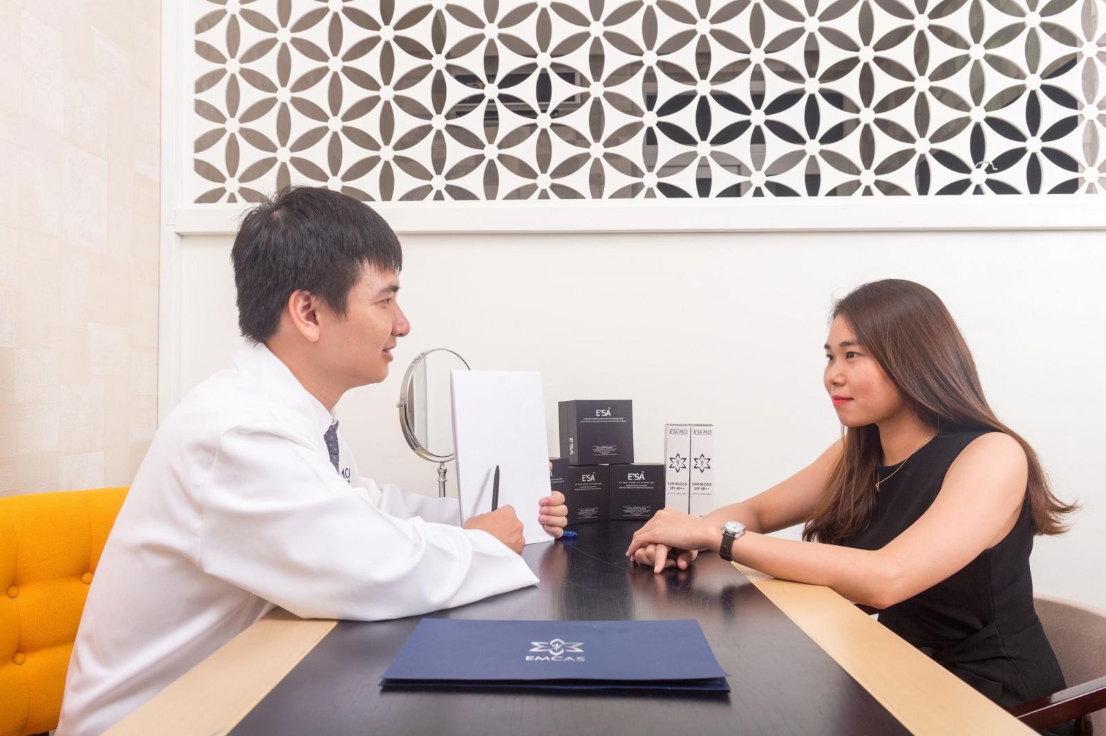 thẩm mỹ tạo lúm đồng tiền, tham my tao lum dong tien