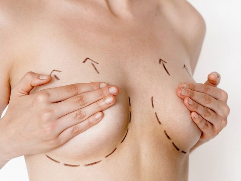 Một động tác khác trong cách massage ngực theo phong cách người Nhật là nhằm mục đích định hình và làm săn chắc khuôn ngực