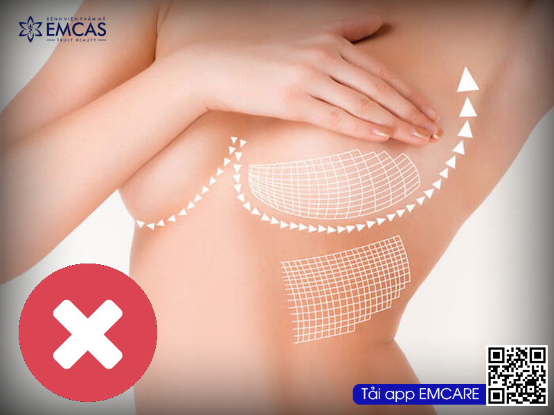 nếu bạn tiến hành massage ngực, tác động lực mạnh có thể dẫn đến những tổn thương, rách vết mổ và tạo ra thông khe.