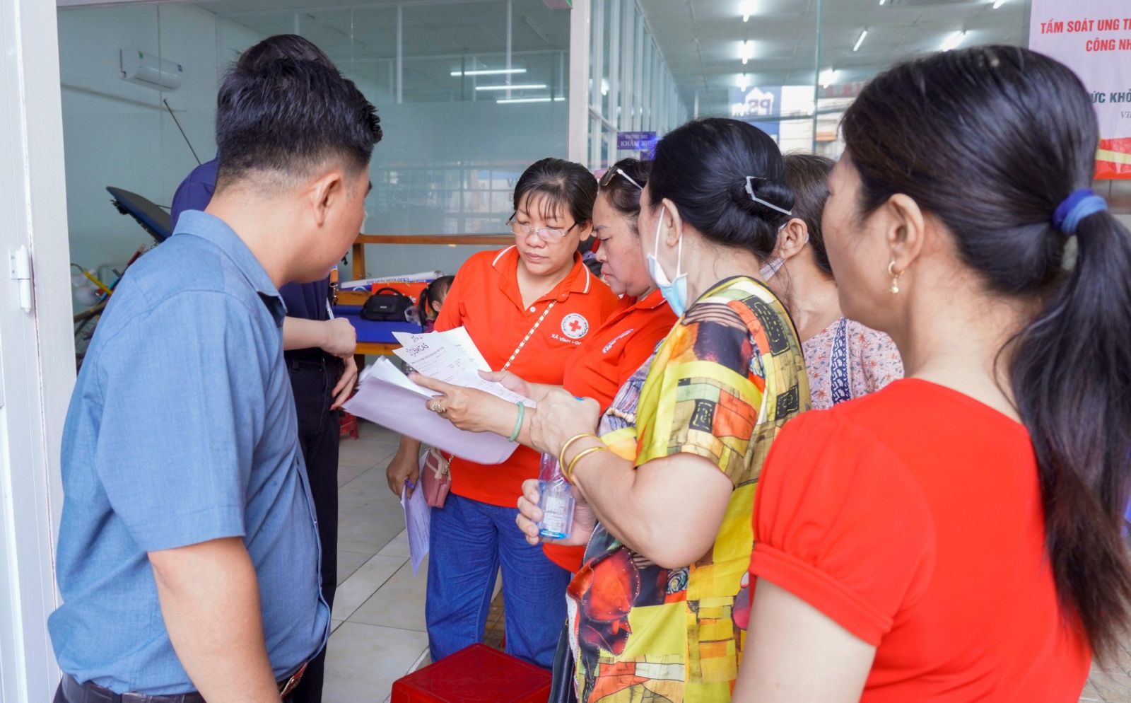 Khám Tầm Soát Ung Thư Vú Cho Phụ Nữ Xã Vĩnh Lộc B - Bình Chánh